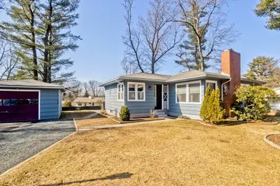 550 Tiffany St 1