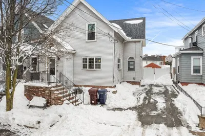 34 Paris St