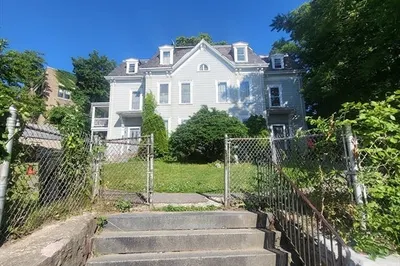 240 Norfolk St 1