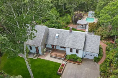 8 Village Dr 1