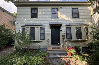 237-239 Mt Auburn Street 1