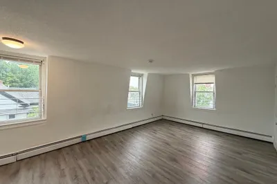 4 Park St #3 1
