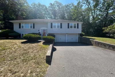 109 Elmwood Rd #109 1