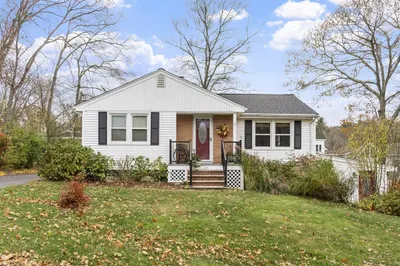 26 Long Lake Rd