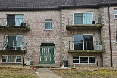 108 Oak Ln #8 1