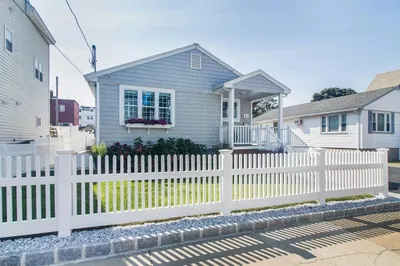 41 Hawthorn Ave