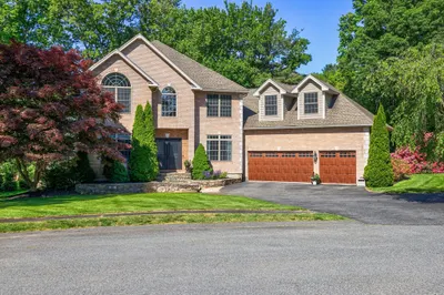 10 Strawberry Knoll Dr 1