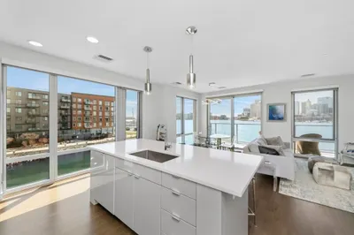 65 Lewis St #306
