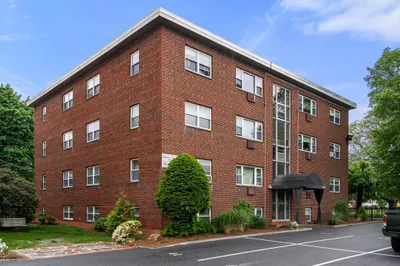 225 Baker St #24 1