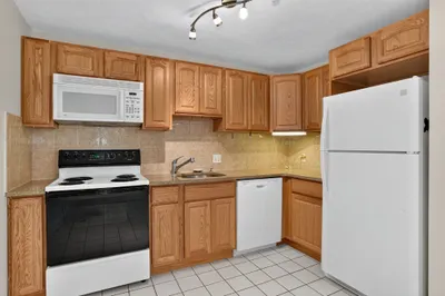 9 Davis Rd #C8 1