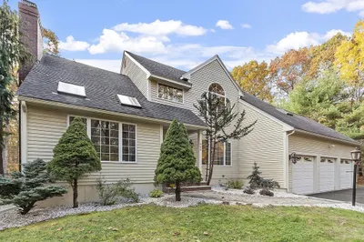660 Sharpners Pond Rd 1