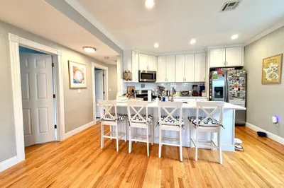 37 Moseley Street #3