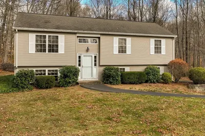 22 Evergreen St 1