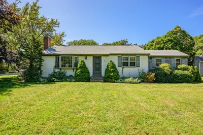 61 Laurel Rd 1