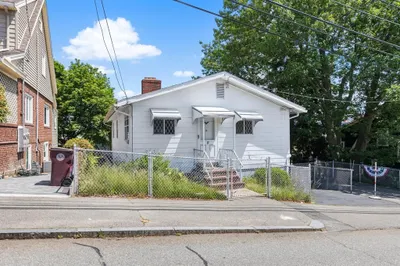 17 Reservoir Ave