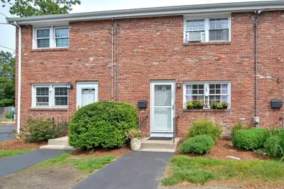 8 Regency Dr #8 1
