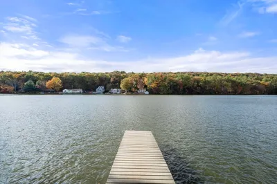 105 Shore Rd
