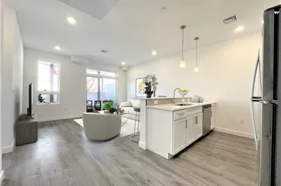 302 Broadway #304
