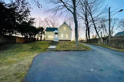 17 Pleasant St