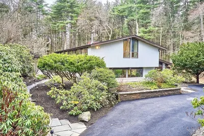 49 Stonehedge Rd 1