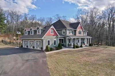 59 Old Feeding Hills Rd 1