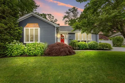 127 Howland Rd 1