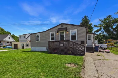 21 Golf St 1