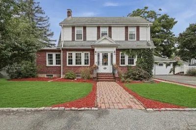 66 Damon Rd 1
