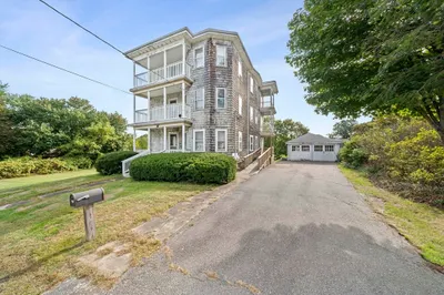 211 Oak St