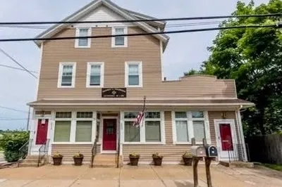 609 Newport Ave 1