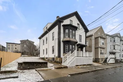 1441 Pleasant St