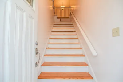 38 Clarence St #2