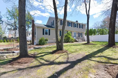 489 Elm St
