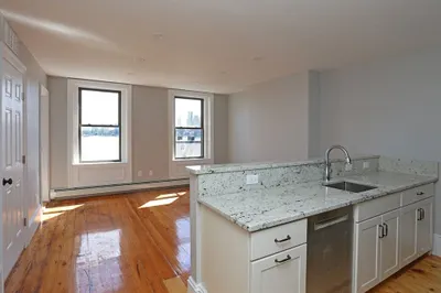 189 Webster St #4