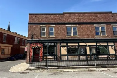 208 Derby Street 1