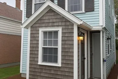 7 Little River St