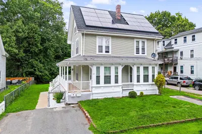 30 Riverview St 1