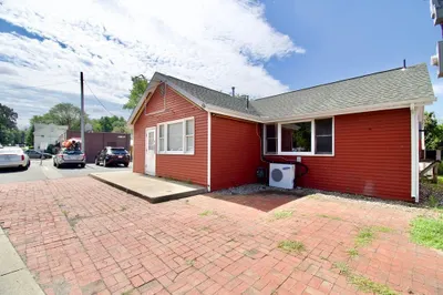 182 N Main St 1