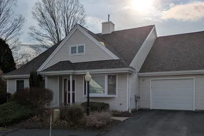 11 Shaker Way #4