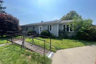 14 Laura Keene Ave