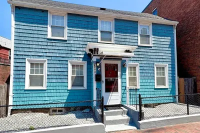 285 Roxbury St