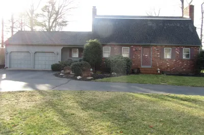 38 Country Club Ln 1