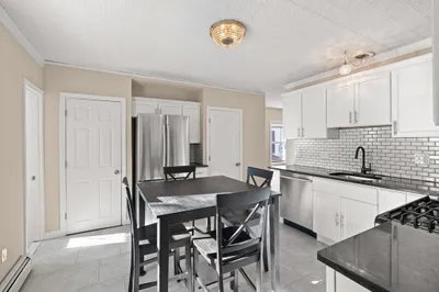 118 W 6th St 1