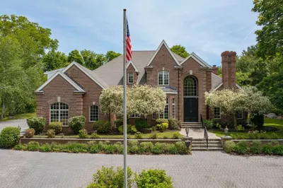 60 Whittier Rd