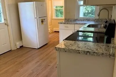 23 Sunnyside Ave #3