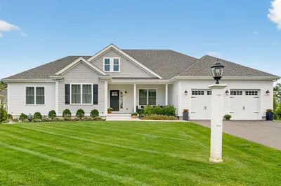 10 Shagbark Cir