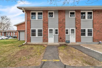 22 Manor Court #22 1