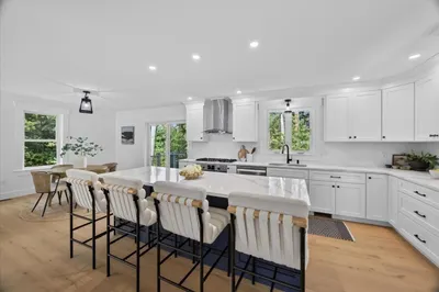 25 Lynn St 1