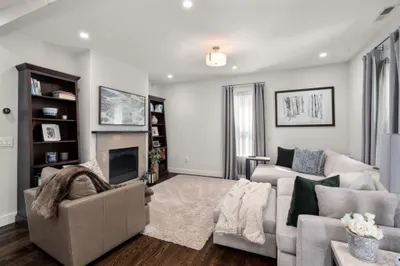 59 Mozart St #2 1