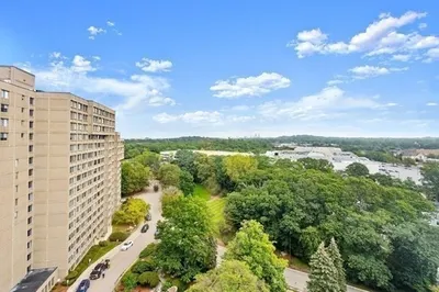 250 Hammond Pond Parkway #812S 1